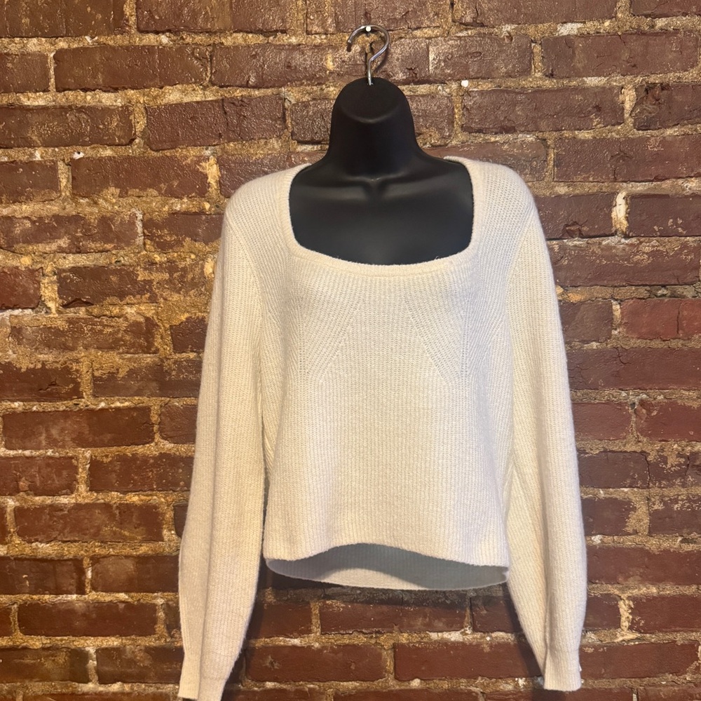 H&M Elegant Cream Women's Sweater Size LG